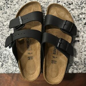 New without tags Arizona sandal Birkenstock size 40 narrow